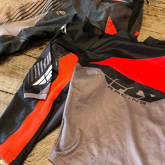 Flying F-16 Racing Gear - Picture 2 of 5